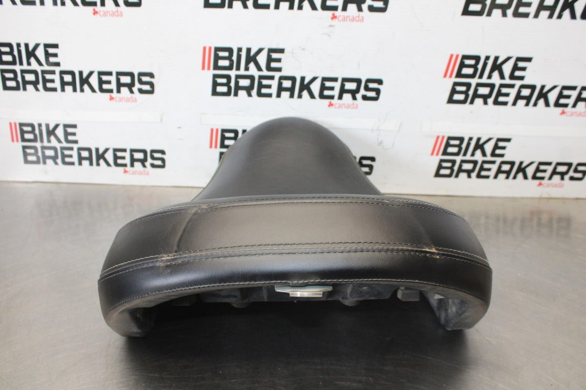 08 KAWASAKI VULCAN 1600 VN1600D NOMAD FRONT DRIVERS SEAT BB904