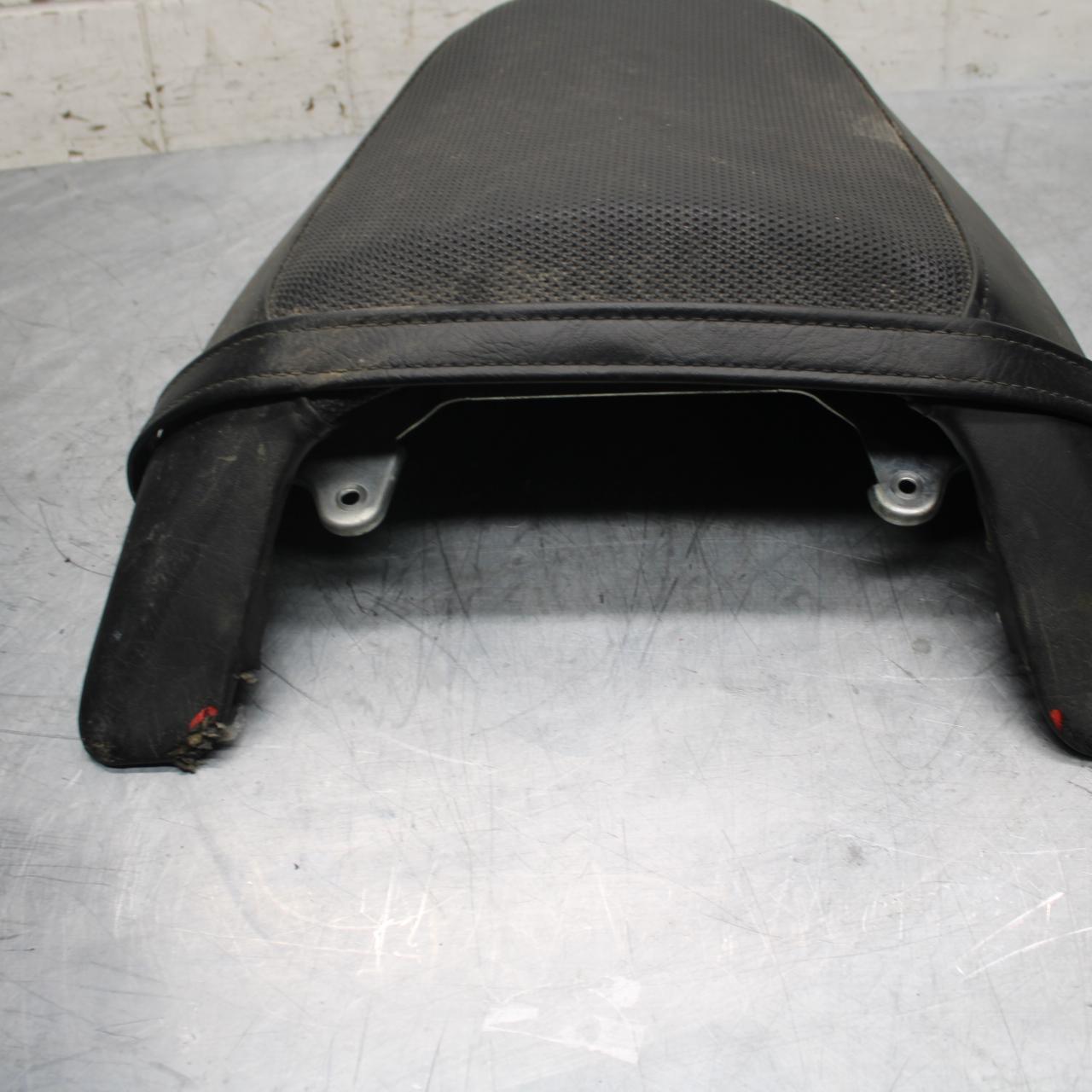 06-09 SUZUKI M109R BOULAVARD REAR BACK PASSENGER SEAT BB501