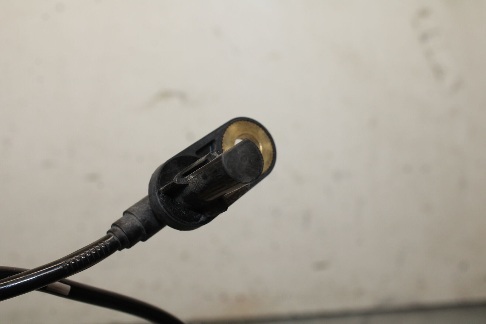 16 KAWASAKI NINJA ZX10R REAR WHEEL SPEED SENSOR BB650