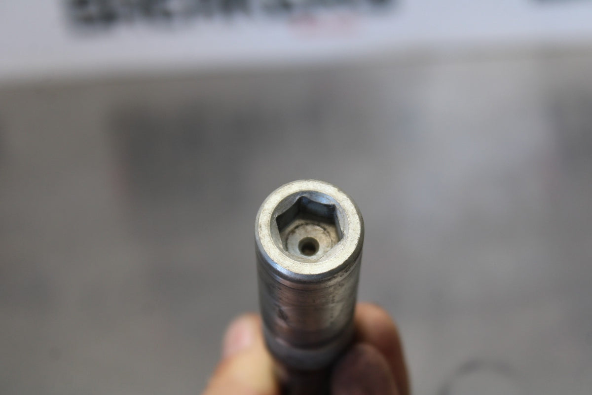 10 SUZUKI SV650 FRONT WHEEL RIM AXLE PIVOT BOLT BB181