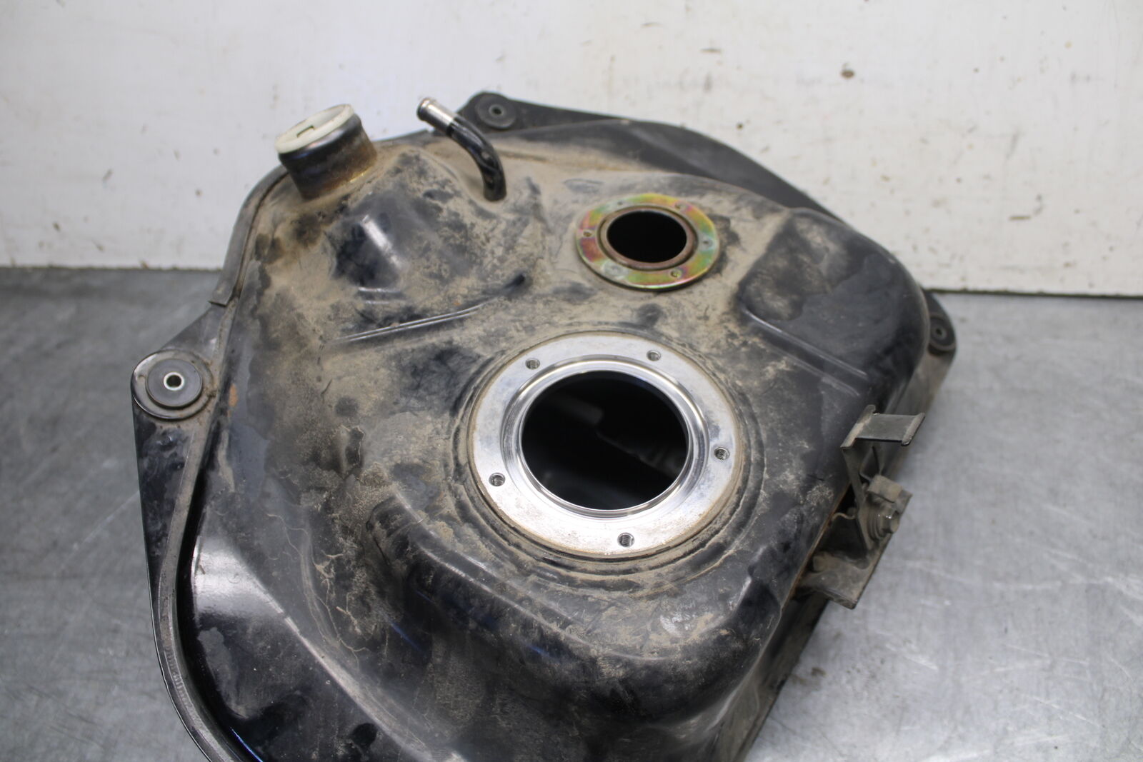 05-09 SUZUKI BOULEVARD C90 GAS TANK FUEL PETROL RESERVOIR BB692