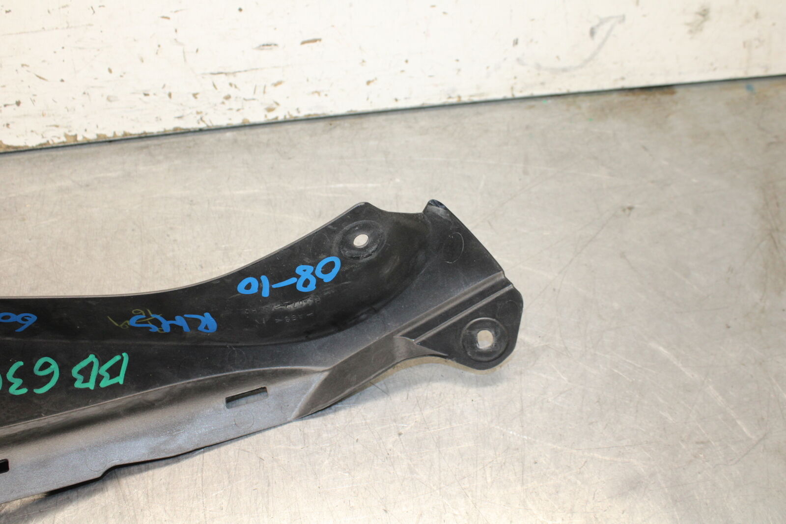 08-10 SUZUKI GSXR 600  RIGHT FRONT UPPER MID SIDE FAIRING COWL PLASTIC BB630