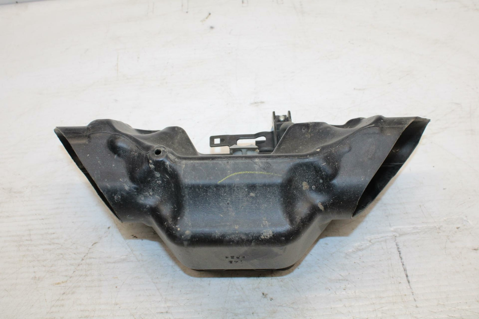 09-14 YAMAHA YZF R1 RAM AIR INTAKE TUBE DUCT BB286