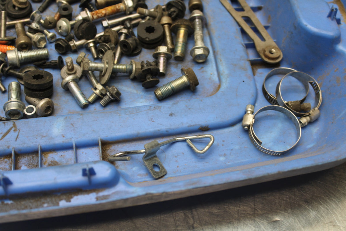 11-26 SUZUKI GSXR750 MOUNTING BOLTS HARDWARE SCREWS BB900