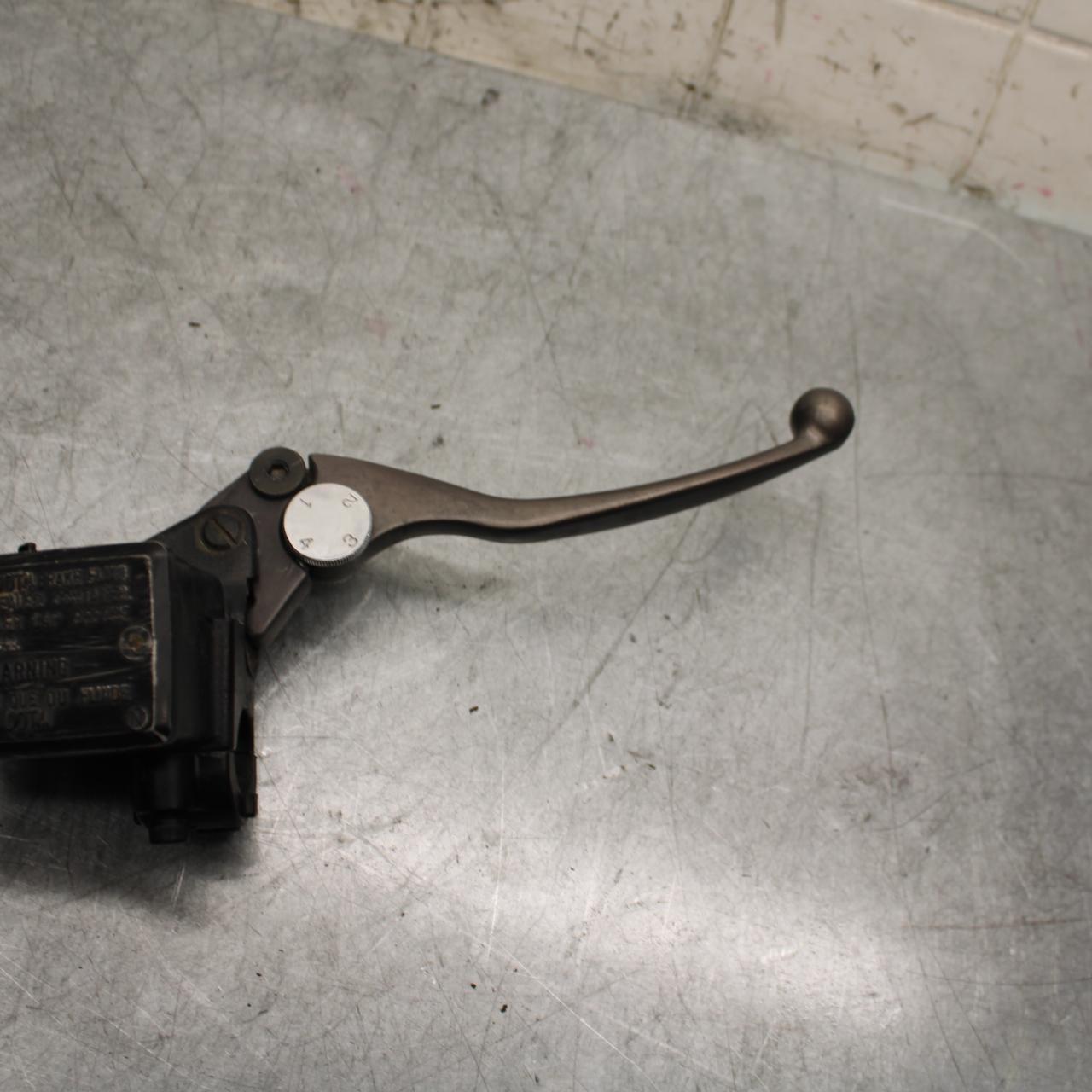 2001 Kawasaki Ninja ZX6 ZX600E FRONT BRAKE MASTER CYLINDER w/ LEVER BB547