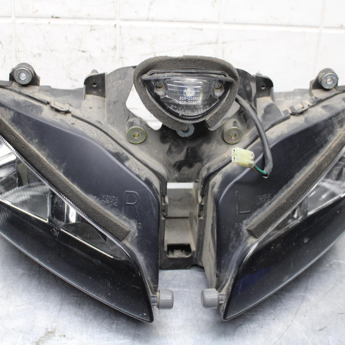2005 Honda CBR600RR FRONT HEADLIGHT HEAD LIGHT LAMP 33100-MEE-A01 BB564