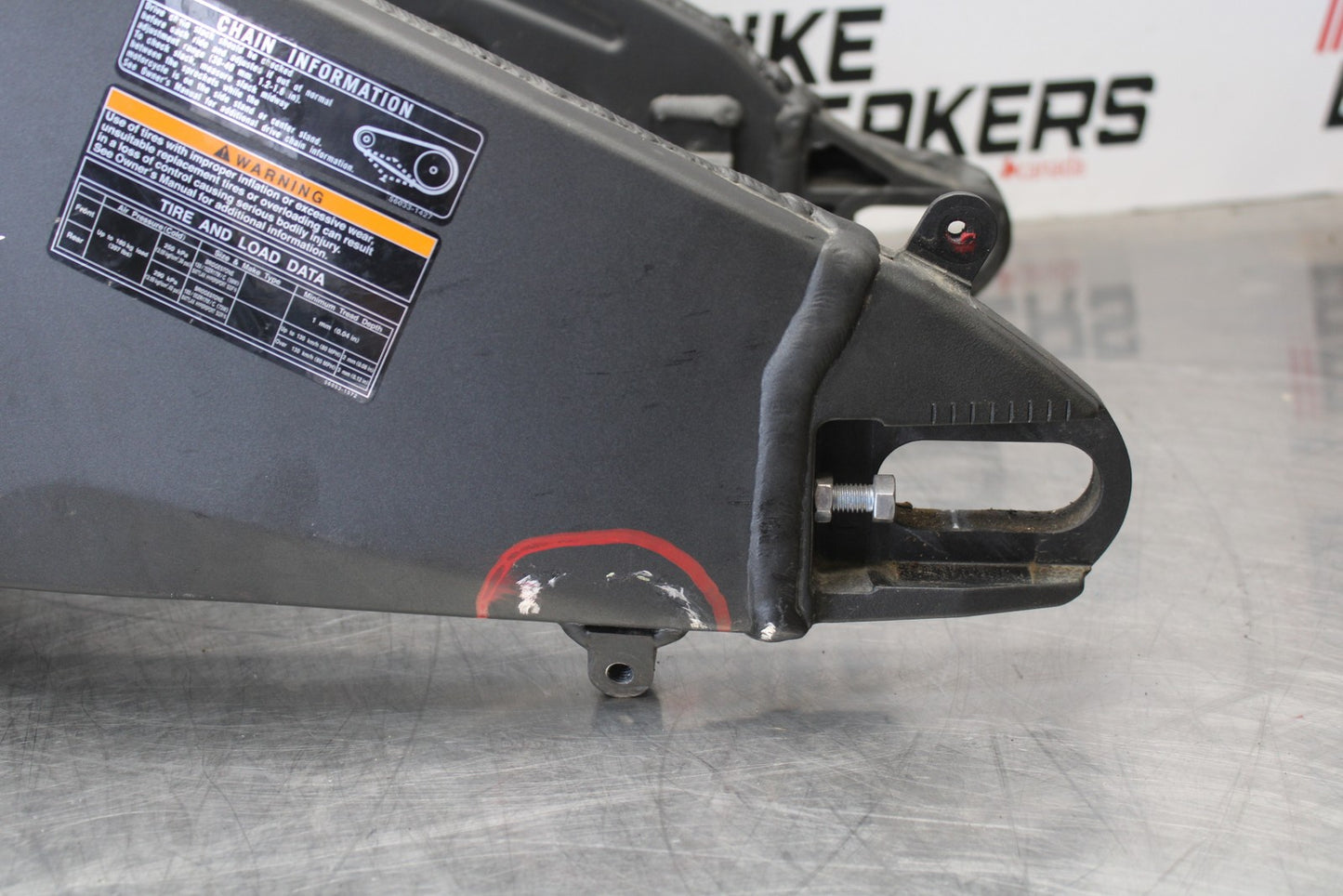 21-23 KAWASAKI NINJA ZX6R REAR SWINGARM BACK SUSPENSION SWING ARM BB179