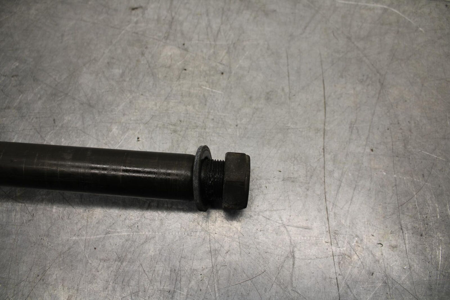 2005 Yamaha YZF R6 REAR AXLE BACK WHEEL RIM PIVOT BOLT AXEL 5SL-25381-00-00 BB62