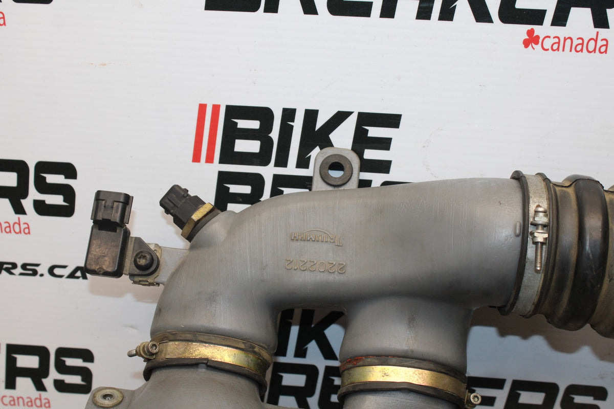 05 TRIUMPH ROCKET III AIR INTAKE DUCT TUBE BB186