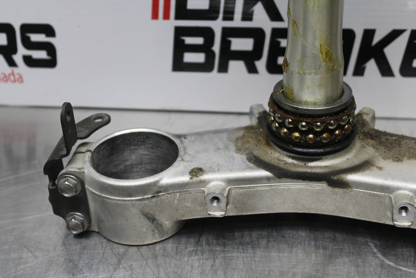 04-05 KAWASAKI NINJA ZX10R FRONT FORKS CLAMP LOWER TRIPLE TREE STEM BB163