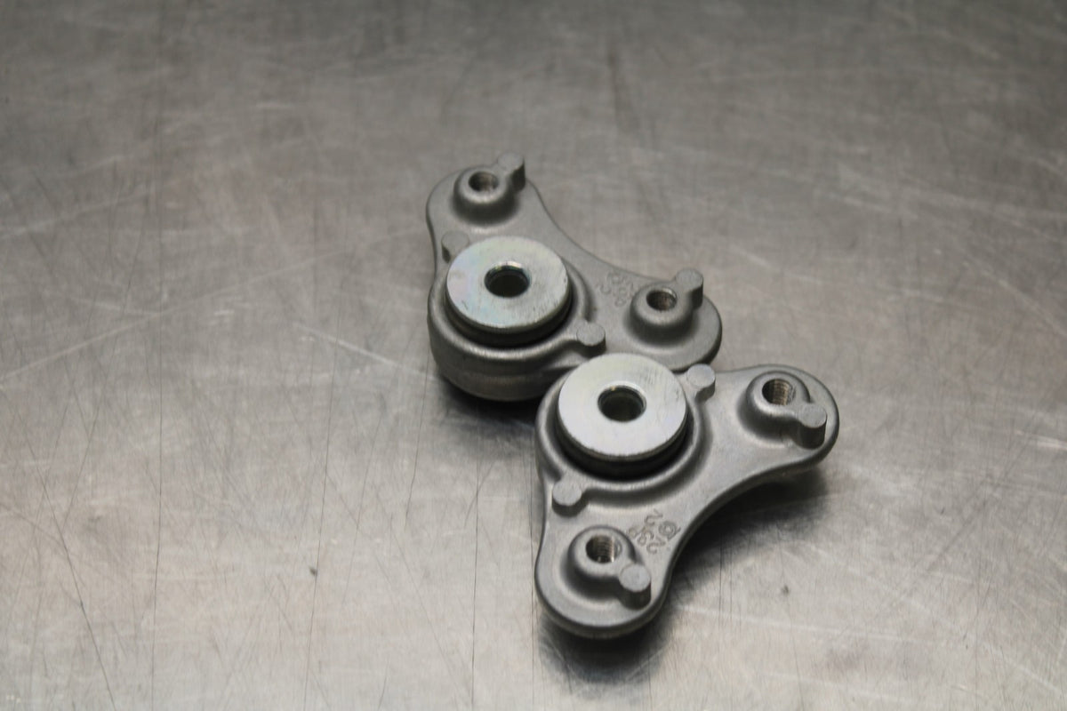 18 YAMAHA SUPER TENERE FRONT GAS TANK BRACKET MOUNT SET PAIR BB832