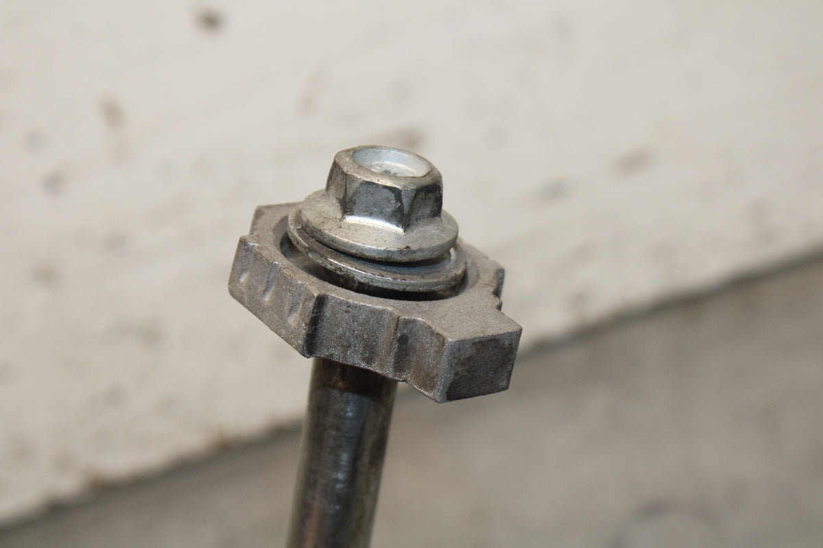 13-16 KTM 390 DUKE REAR AXLE BACK WHEEL RIM PIVOT BOLT AXEL BB748