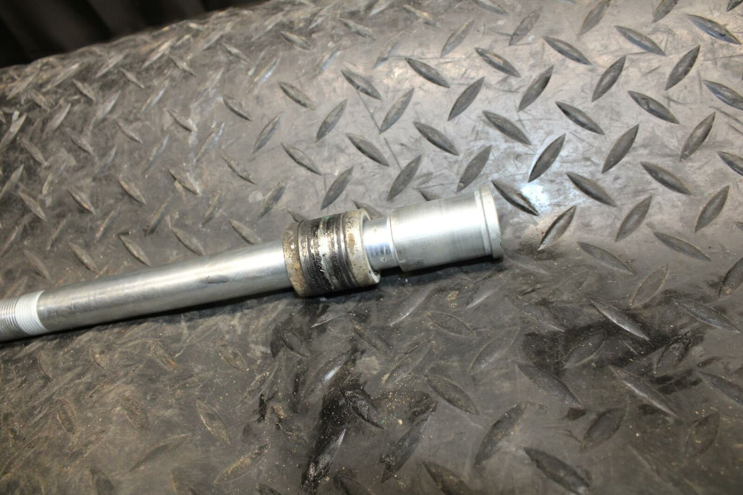 12-17 KAWASAKI NINJA 650 FRONT WHEEL RIM AXLE PIVOT BOLT 41068-0059 BB211