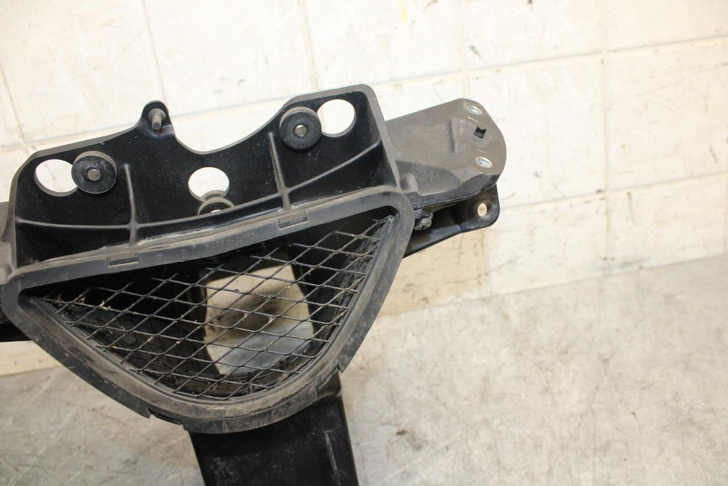 2009 Kawasaki Ninja ZX6R ZX600R UPPER FAIRING MIRROR GAUGES STAY BRACKET BB538