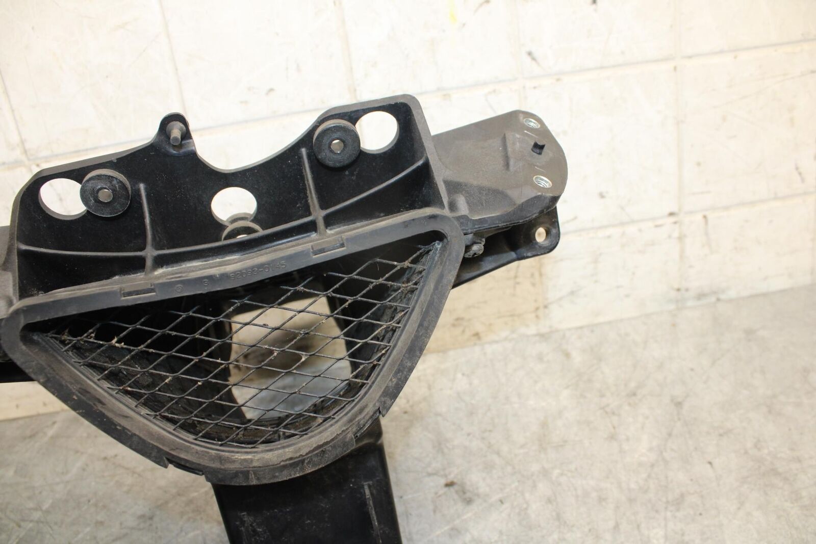 2009 Kawasaki Ninja ZX6R ZX600R UPPER FAIRING MIRROR GAUGES STAY BRACKET BB538