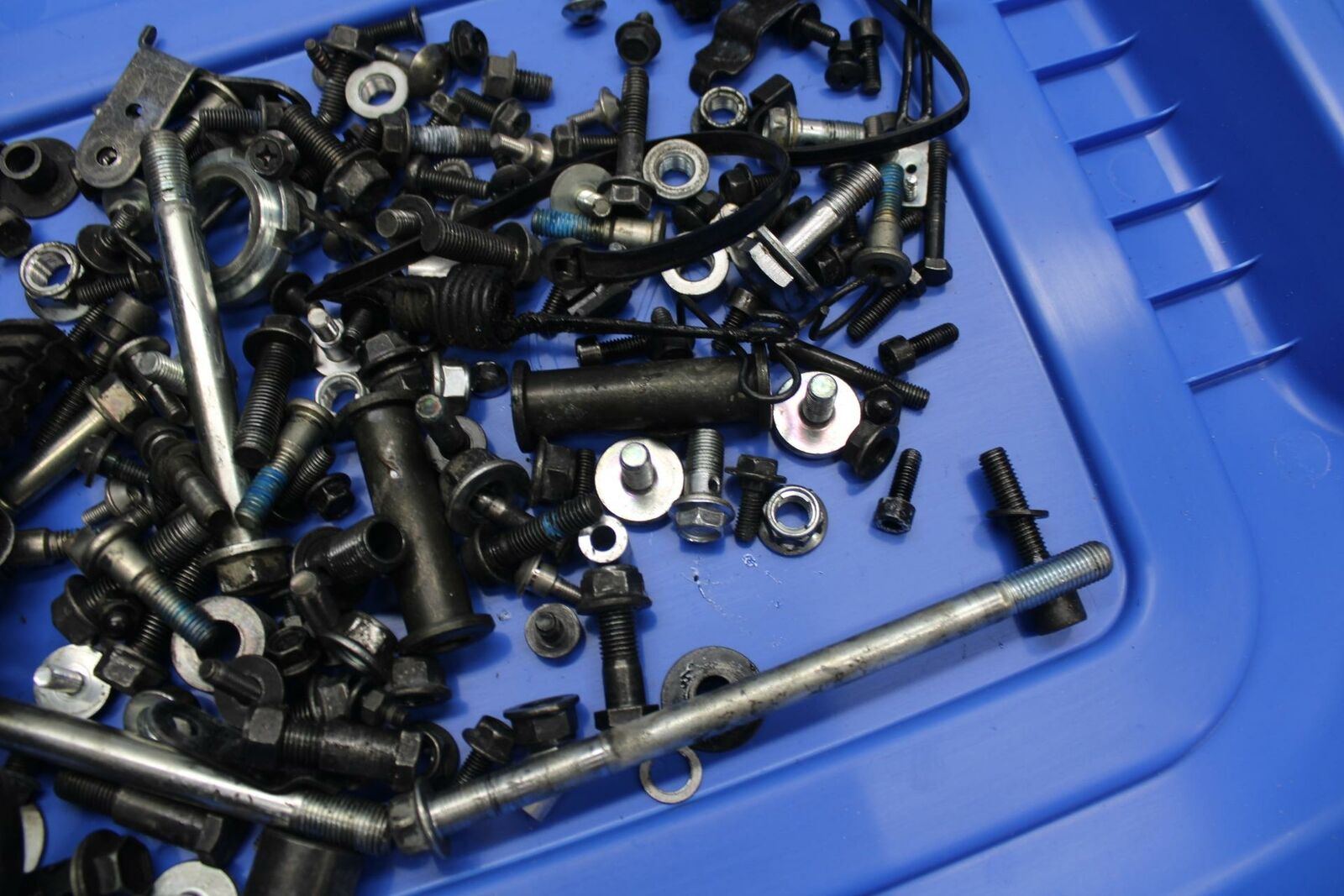 04-09 SUZUKI GS500F ENGINE MOUNTING BOLTS HARDWARE MOTOR SCREWS  BB278