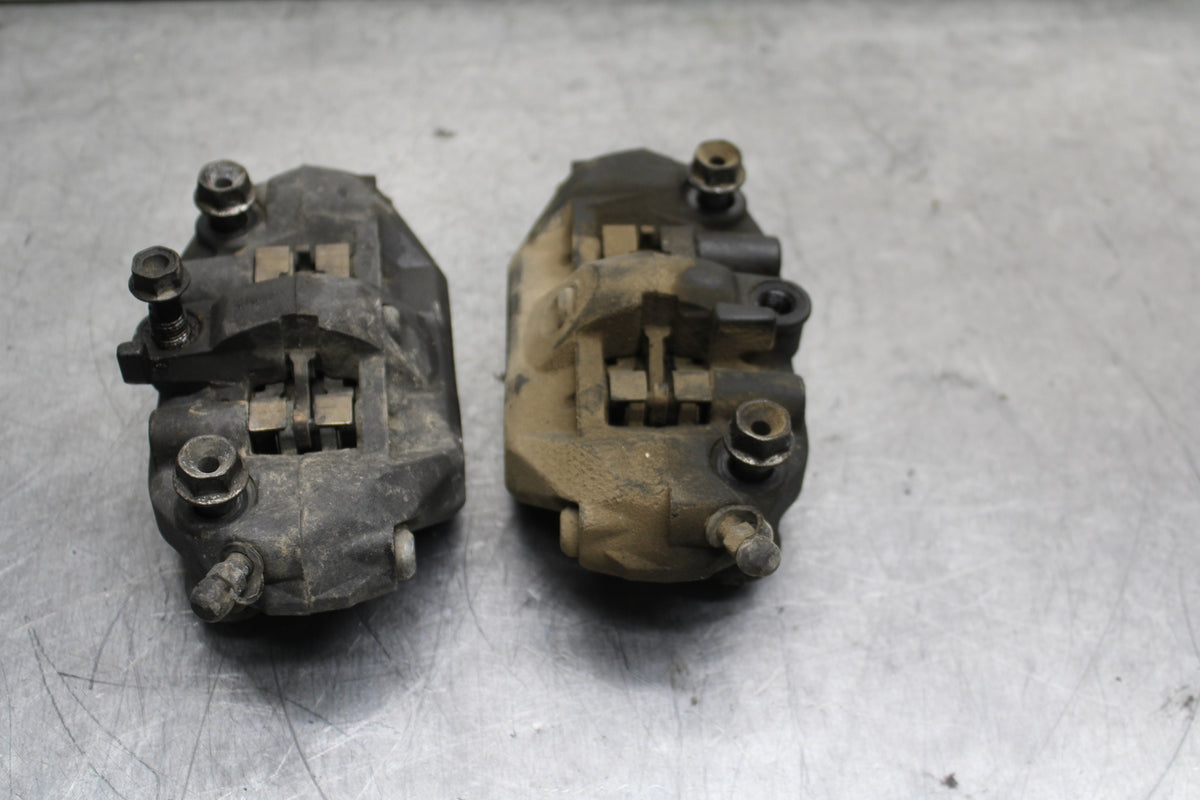 05-06 HONDA CBR600RR RIGHT LEFT FRONT BRAKE CALIPER SET PAIR CALIPERS BB739