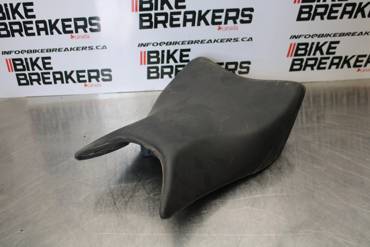 15-16 HONDA CB300F FRONT DRIVERS SEAT PAD SADDLE PILLION BB150