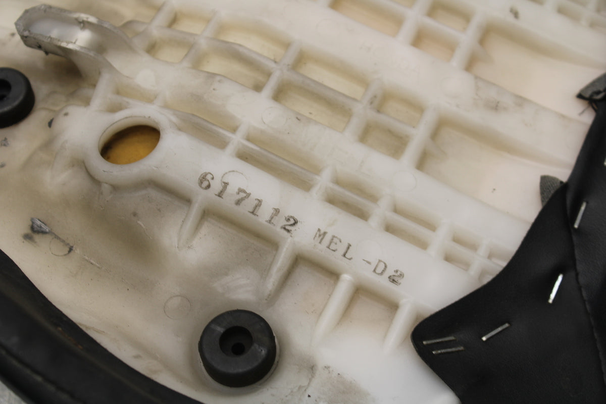 06-07 HONDA CBR1000RR FRONT DRIVERS SEAT PAD SADDLE PILLION BB166