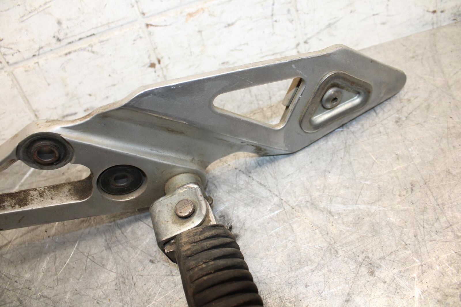 1993 Suzuki GSXR1100W LEFT REARSET REAR SET DRIVER FOOT PEG REST STOP BB46