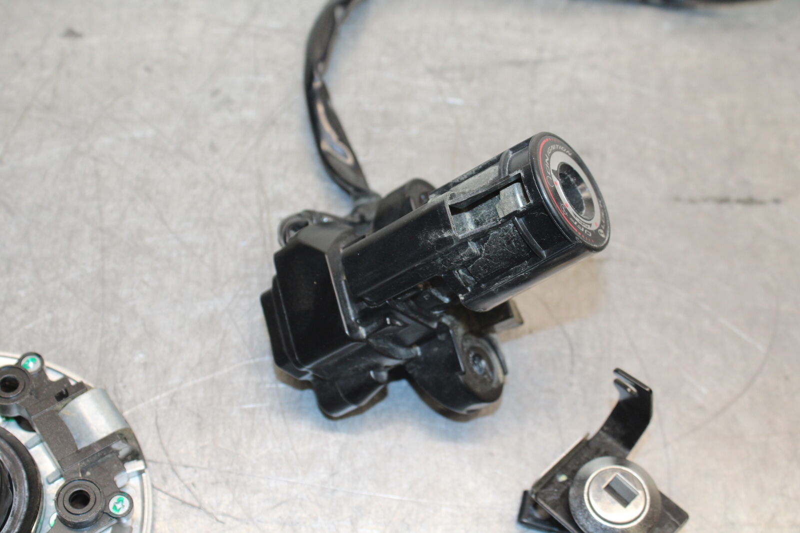 18-23 KAWASAKI NINJA 400 EX400 IGNITION LOCK KEY SET /GAS CAP & SEAT LOCK  BB747