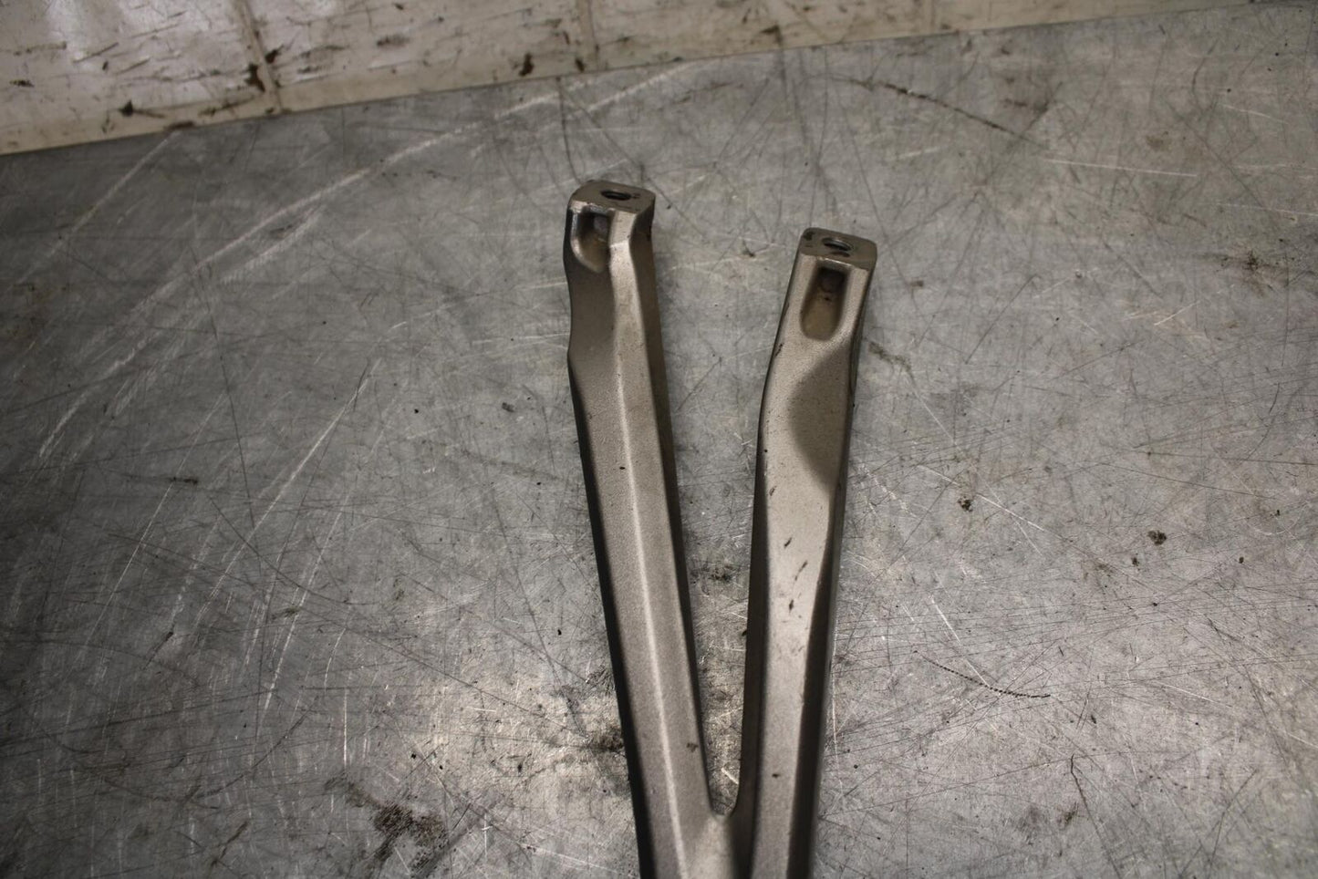 2007 Yamaha YZF R1 LEFT REAR PASSENGER PEG 5JJ-27431-10-00 5VY-2741L-00-00 BB523