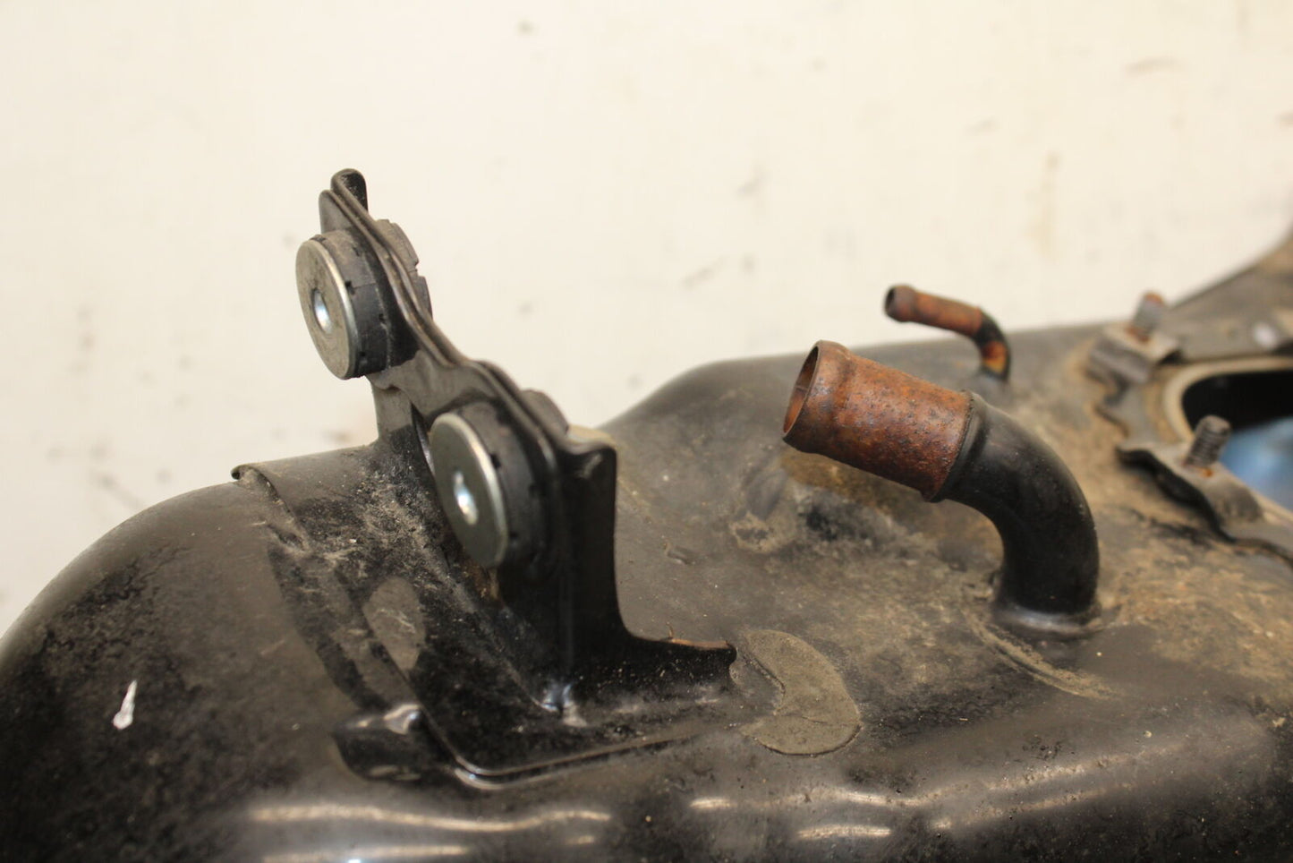 04-12 HONDA ST1300A GAS TANK FUEL PETROL RESERVOIR BB669
