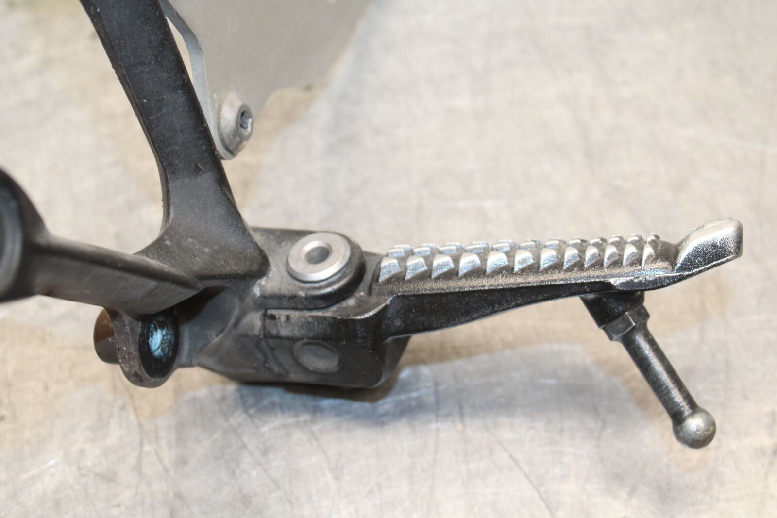 13-17 KAWASAKI NINJA ZX6R ZX636E LEFT REARSET REAR SET DRIVER FOOT PEG BB735