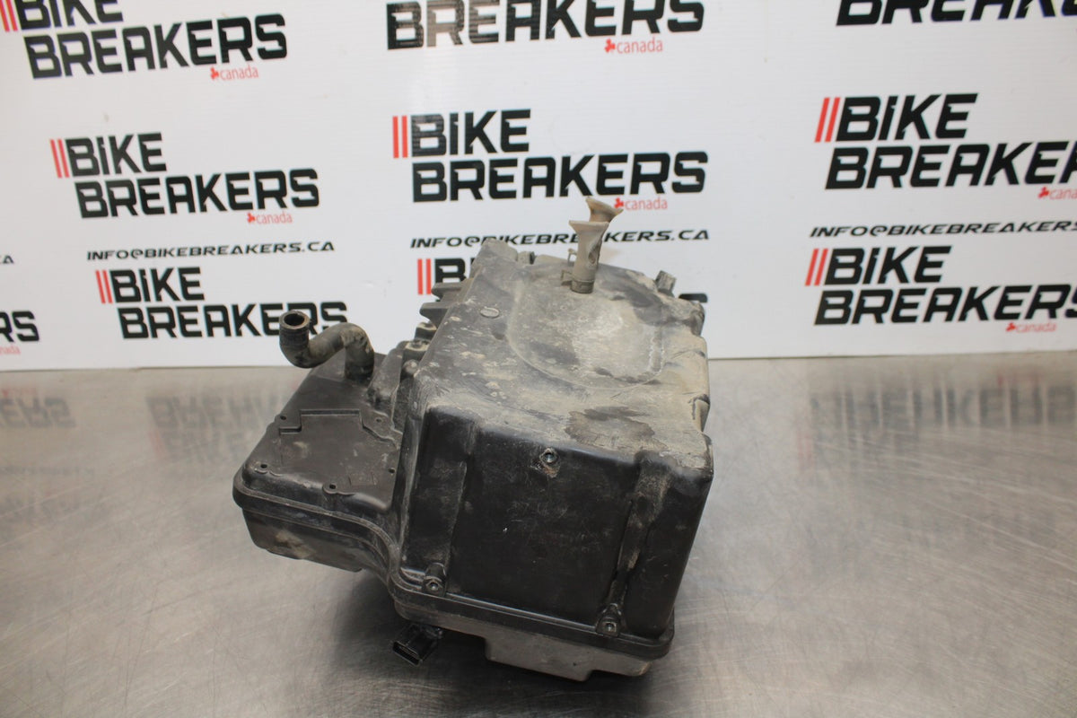 05 TRIUMPH ROCKET III AIRBOX AIR INTAKE FILTER BOX BB186