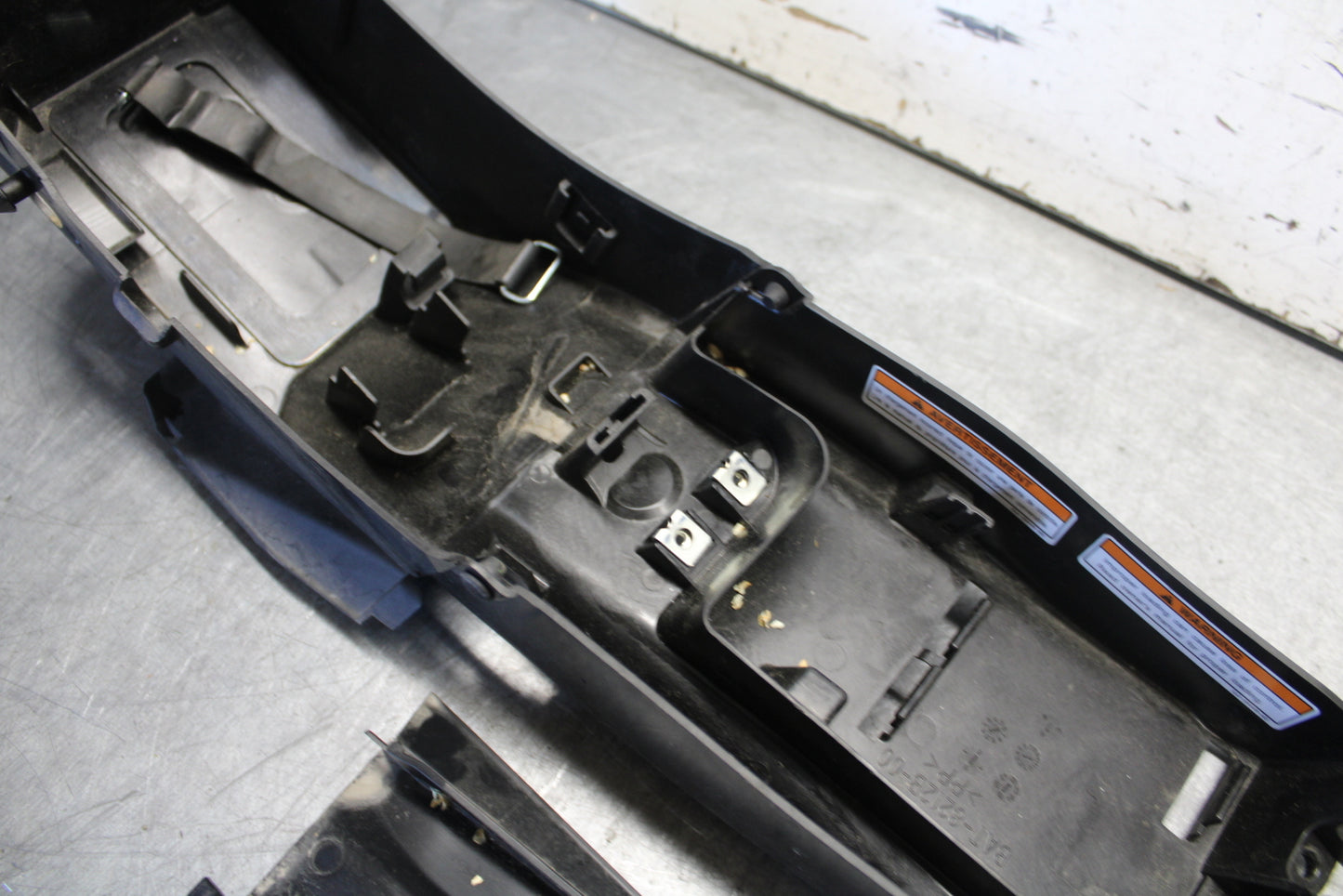 21-24 YAMAHA MT-07 REAR BACK TAIL UNDERTAIL BATTERY TRAY PLASTIC BB662
