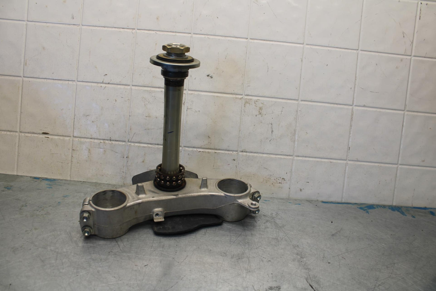 06-07 SUZUKI GSXR750 FRONT FORKS CLAMP LOWER TRIPLE TREE STEM BB424