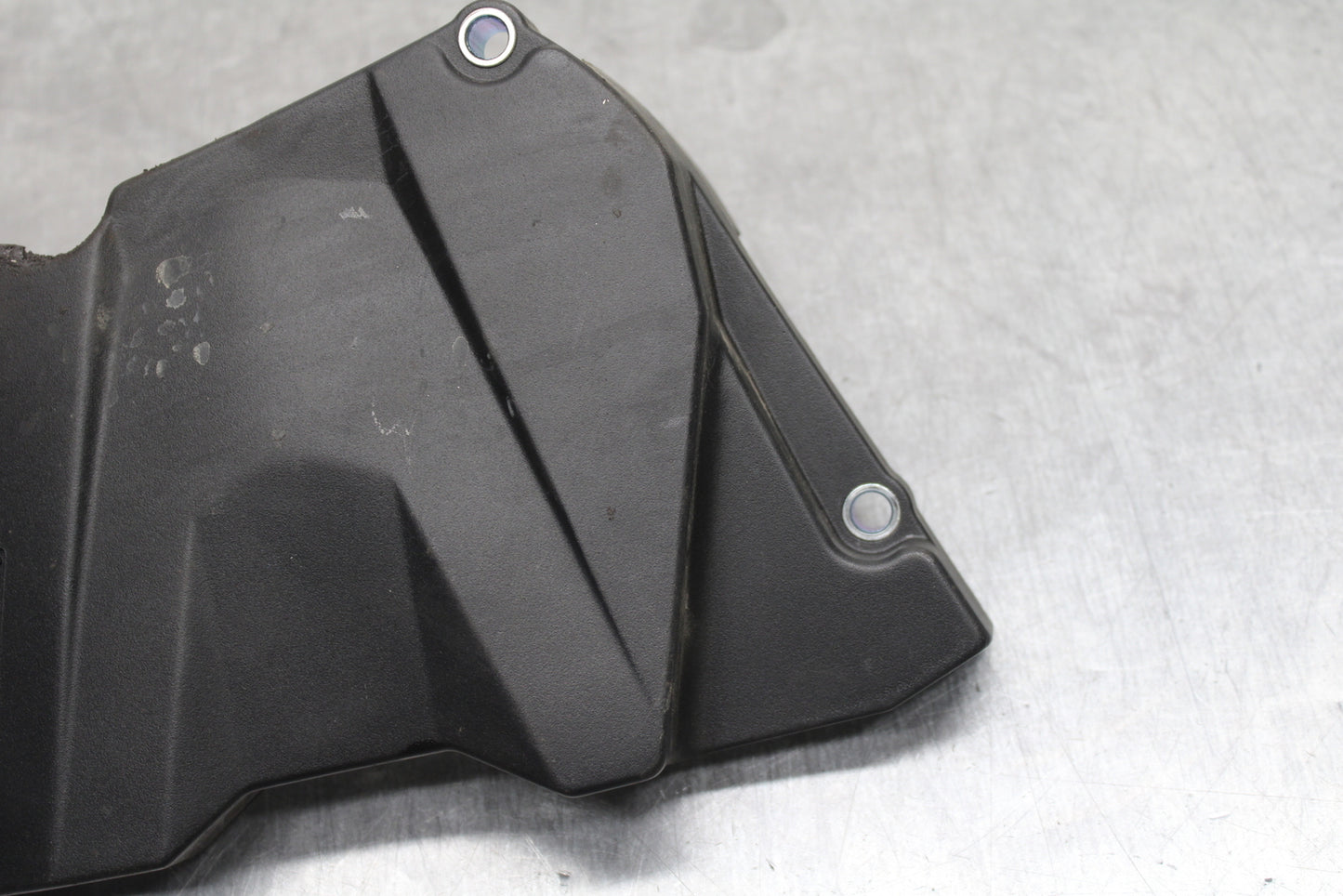 03-05 YAMAHA YZF R6  ENGINE SPROCKET COVER BB132