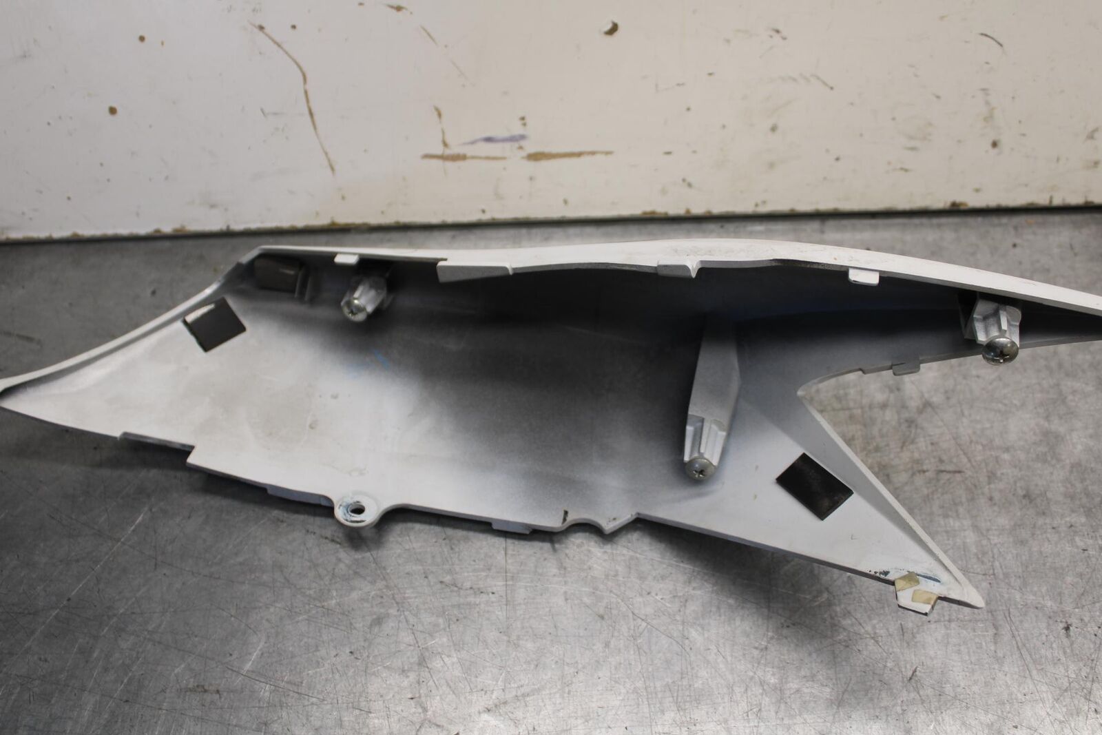 2008 Suzuki GSXR600 REAR BACK TAIL FAIRING COWL SHROUD SET PAIR BB101