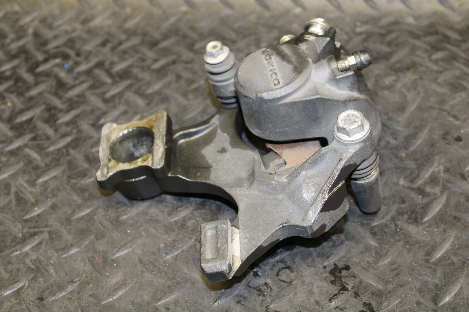 10 SUZUKI GSXR750 REAR BACK BRAKE CALIPER W MOUNT BRACKET BB190