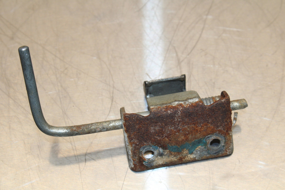 82 HONDA CT70 TRAIL SEAT LATCH  BB138