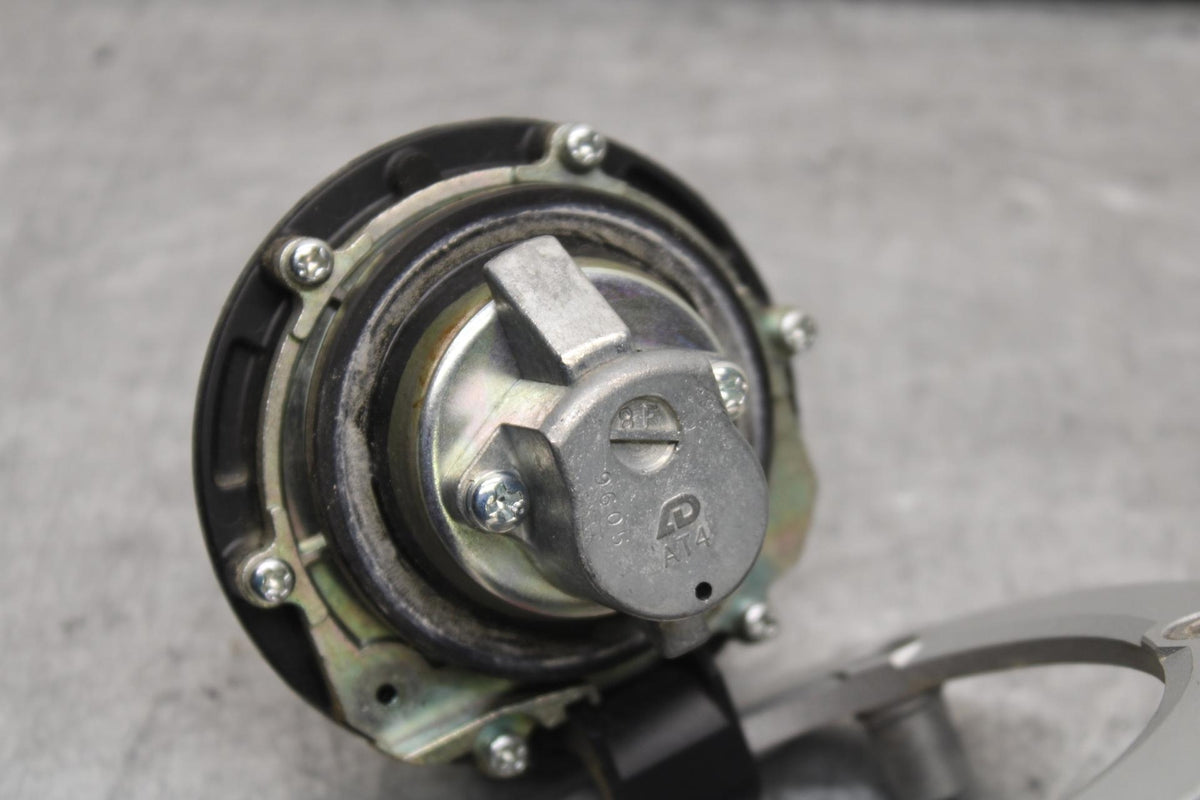 11-24 SUZUKI GSXR  600 750 FUEL TANK GAS CAP BB630