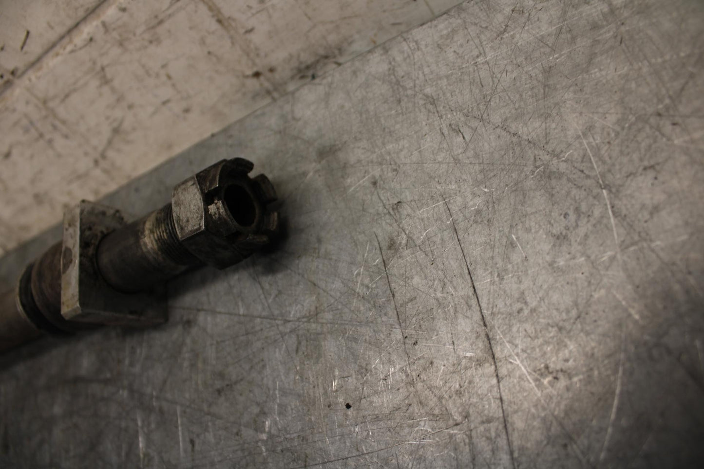 2009 Kawasaki Ninja ZX6R ZX600R REAR AXLE BACK WHEEL RIM PIVOT BOLT AXEL BB538