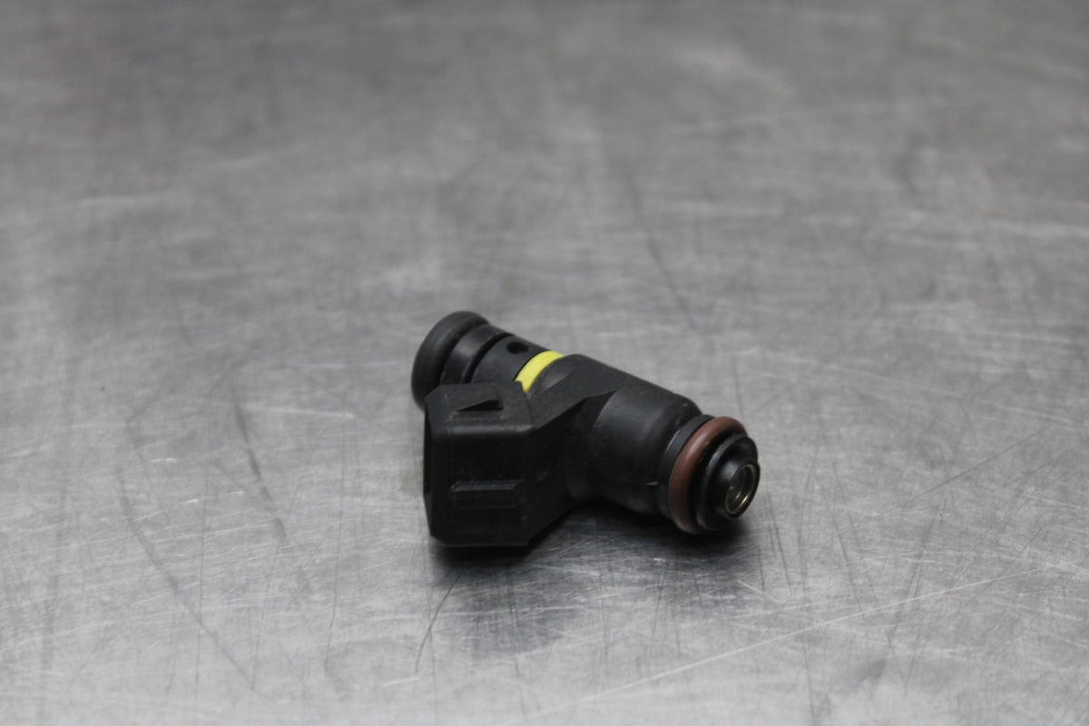 19 MOTO GUZZI V7 III FUEL INJECTOR SET PAIR BB831
