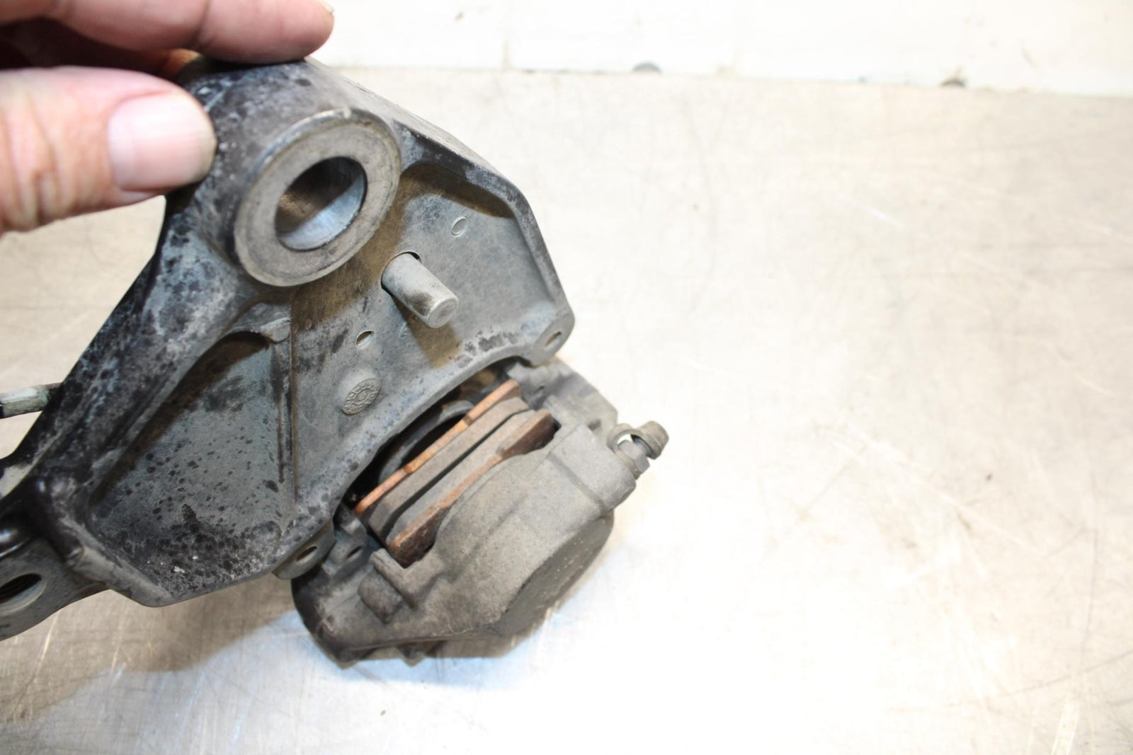 07-08 KAWASAKI CONCOURS 1400 ABS REAR BACK BRAKE CALIPER W MOUNT BRACKET BB449