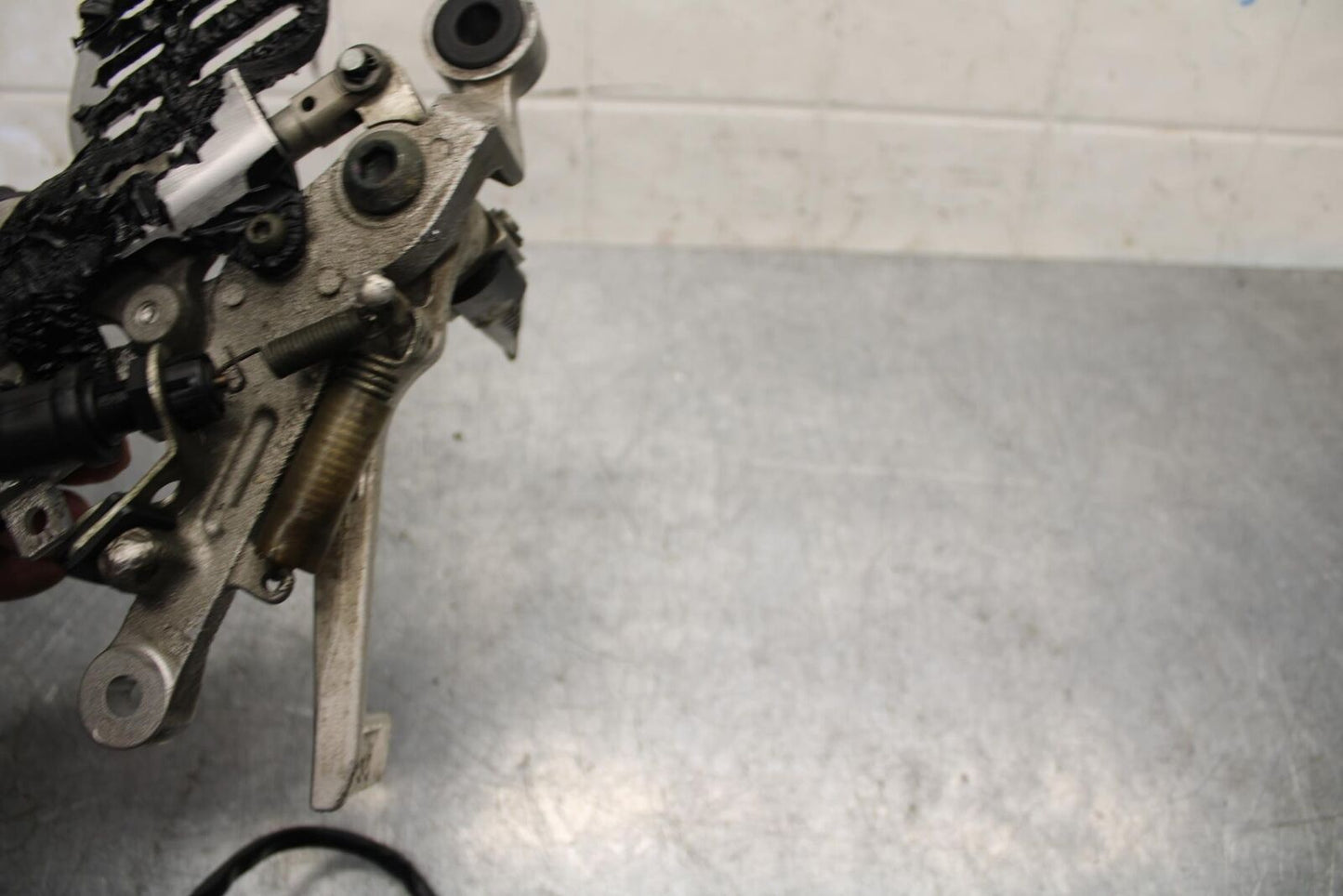 07 YAMAHA YZF R6 2c0 RIGHT REARSET REAR SET DRIVER FOOT PEG REST STOP BB75