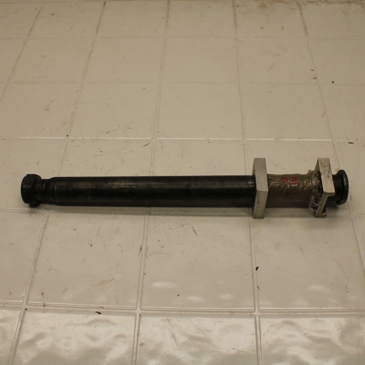01-05 YAMAHA FZS1000 REAR AXLE BACK WHEEL RIM PIVOT BOLT AXEL BB 04