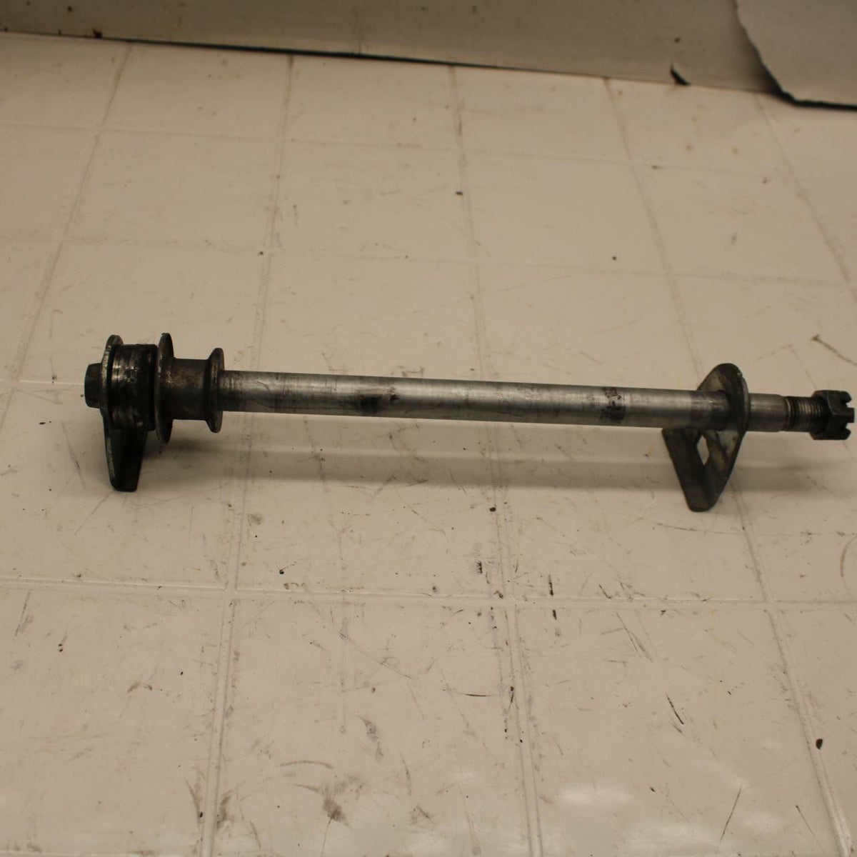 04-05 SUZUKI KATANA 600 REAR AXLE BACK WHEEL RIM PIVOT BOLT AXEL BB09