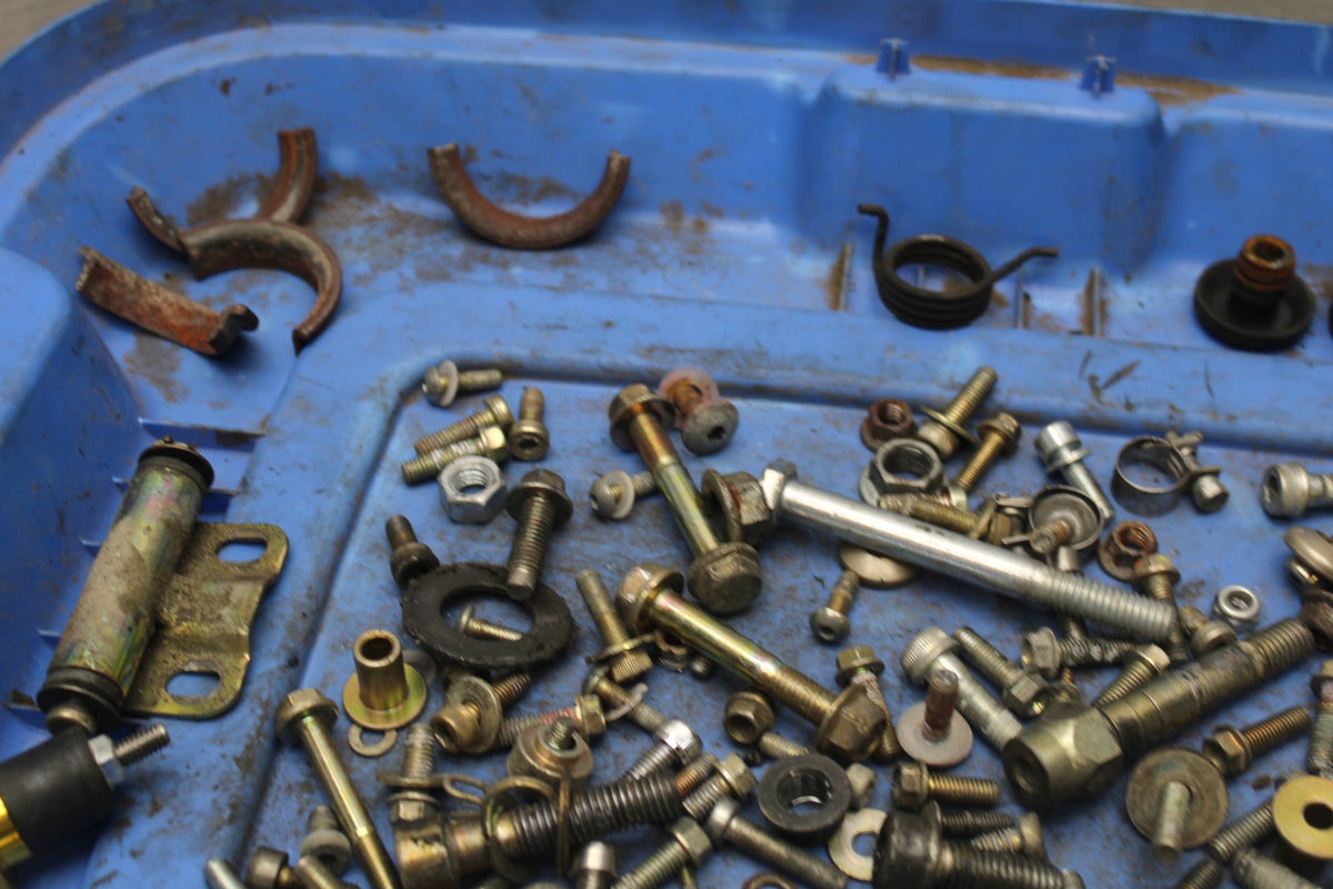05 DUCATI SUPERSPORT 800 MOUNTING BOLTS HARDWARE SCREWS BB913