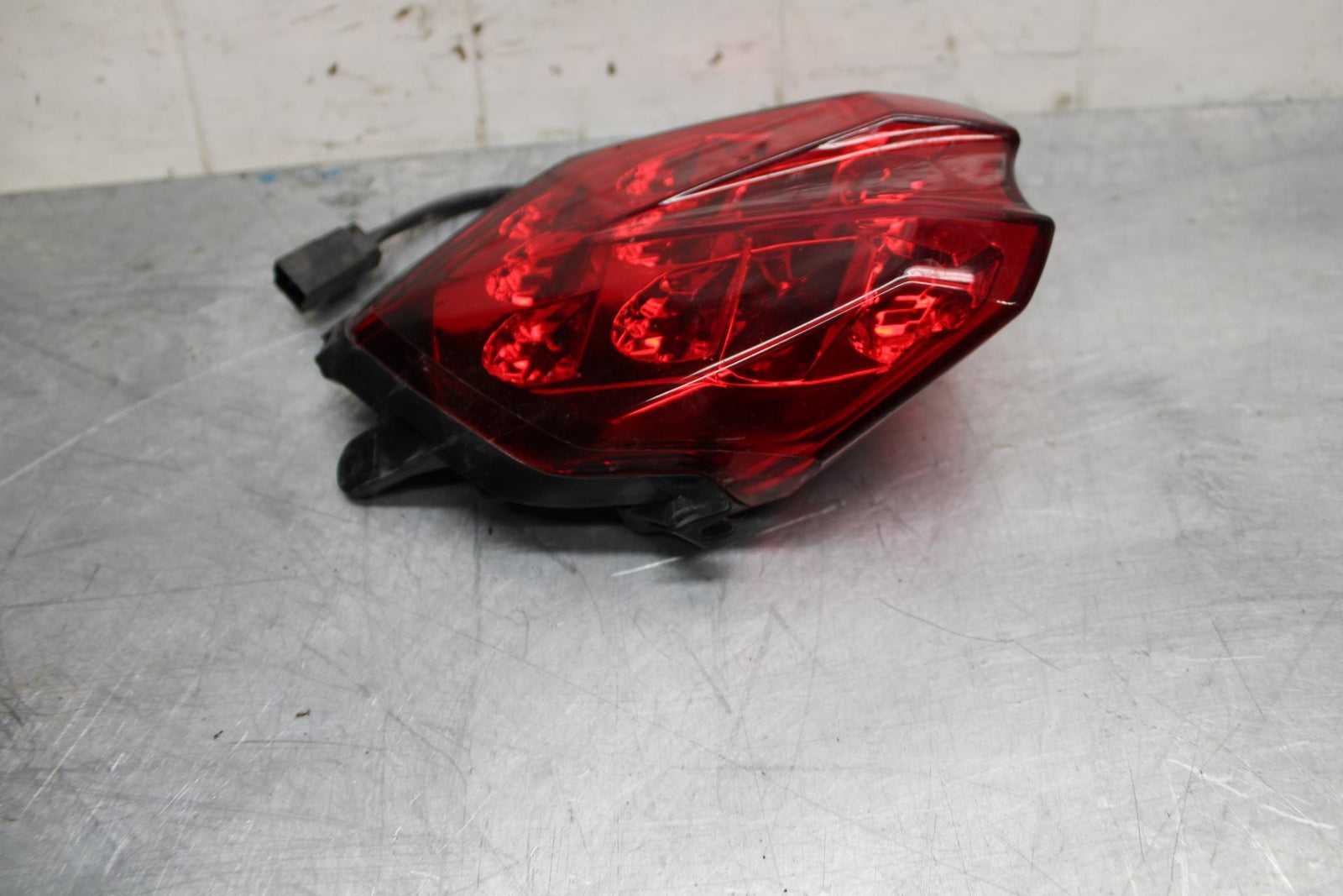 17-21 TRIUMPH STREET TRIPPLE R ABS REAR TAIL TAILLIGHT BACK BRAKE LIGHT bb452