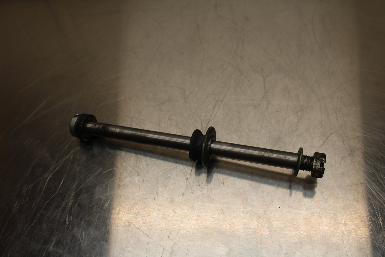 86 SUZUKI GS750ES REAR AXLE BACK WHEEL RIM PIVOT BOLT AXEL BB140