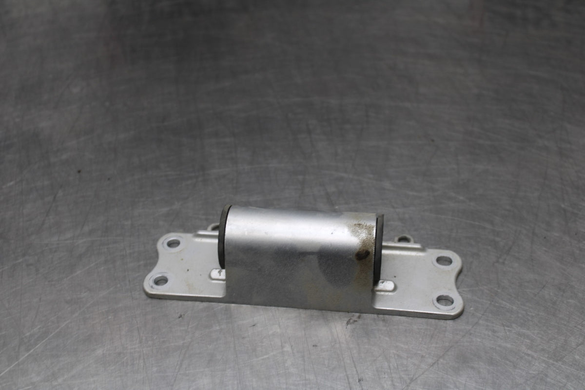 13 YAMAHA YZF R1 GAS TANK FUEL CELL PETROL RESERVOIR BRACKET MOUNT BB781