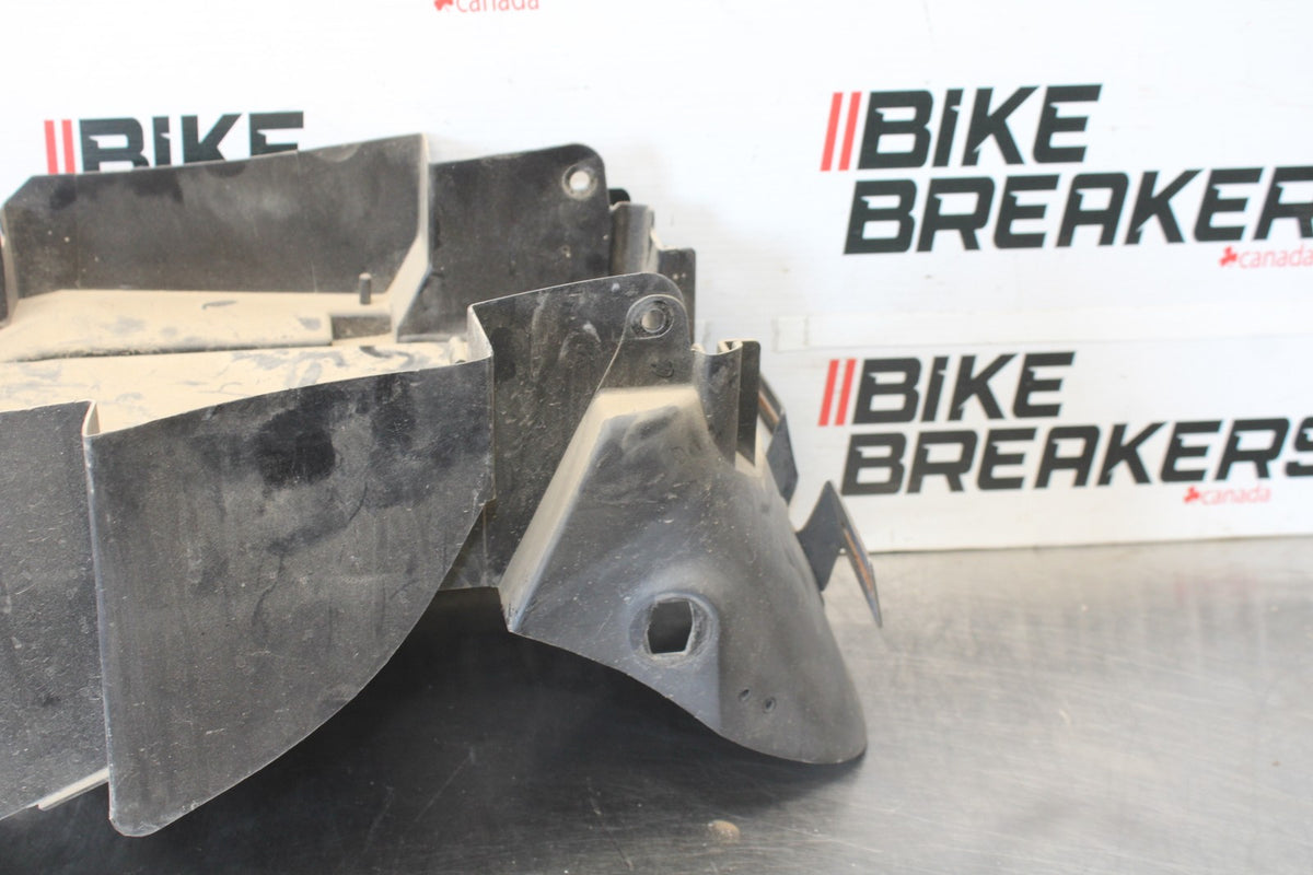 97-00 SUZUKI GSXR600 SRAD REAR BACK TAIL UNDERTAIL BATTERY TRAY PLASTIC BB921