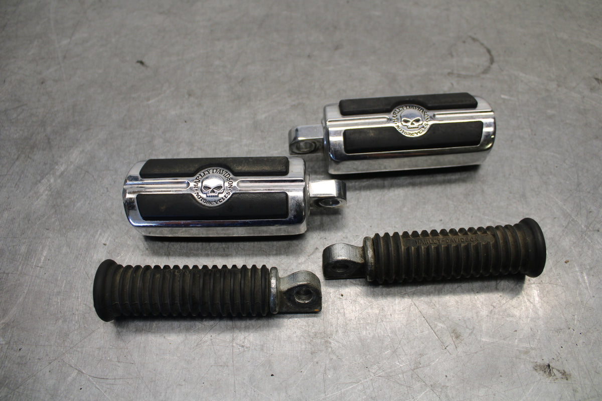 04-16 HARLEY-DAVIDSON SPORTSTER 883 FRONT REAR FOOT RESTS PEGS SET PAIR BB680