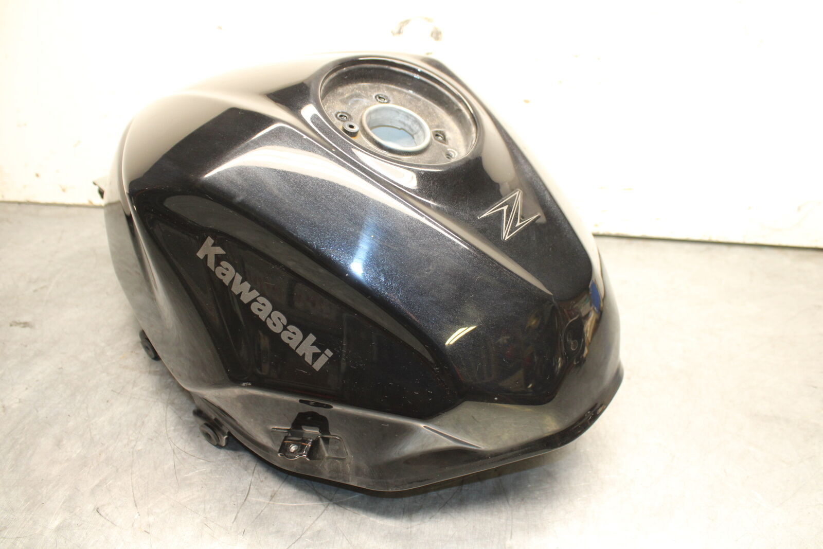 19-22 KAWASAKI Z400 GAS TANK FUEL CELL PETROL RESERVOIR BB738