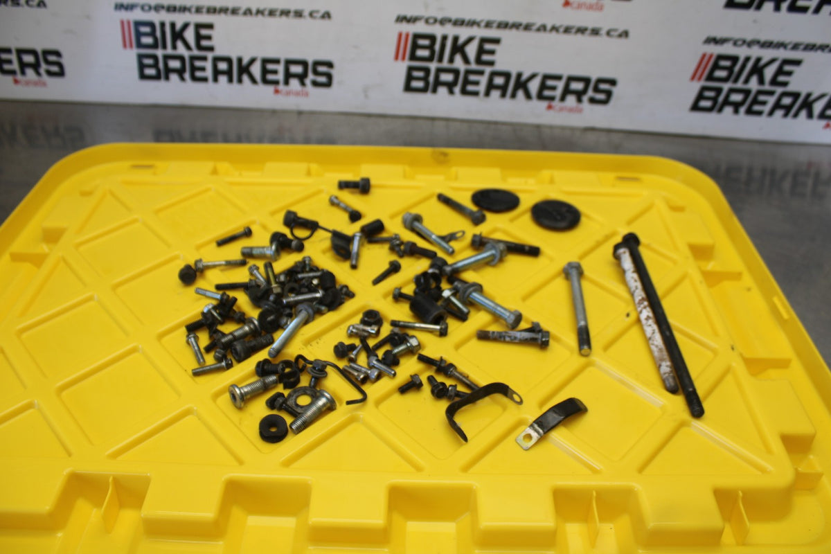 02 KAWASAKI VULCAN 800 VN800B CLASSIC MOUNTING BOLTS HARDWARE BB862